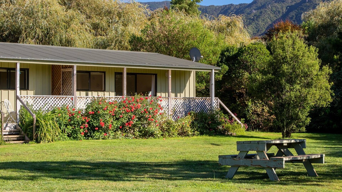 Marahau House | Rātā Cottage - Mārahau Holiday Unit