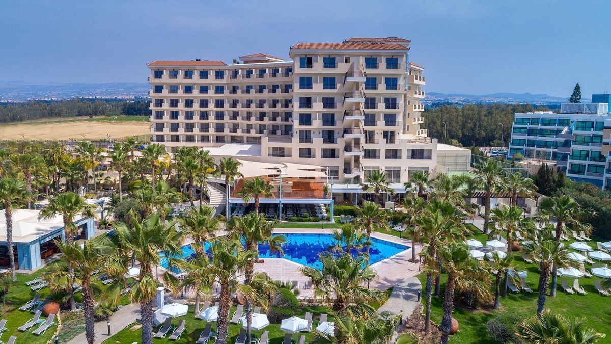 Geroskipou Apartment | R 1140 Theo’s Standard Sea View With full Board, Private Balcony & Safe Deposit Box