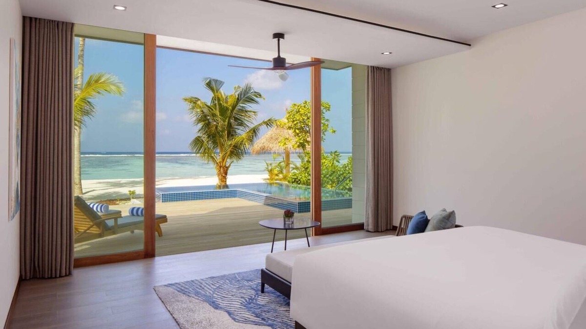 Huruelhi Island House | R 1656 Radisson Blu Resort Maldives