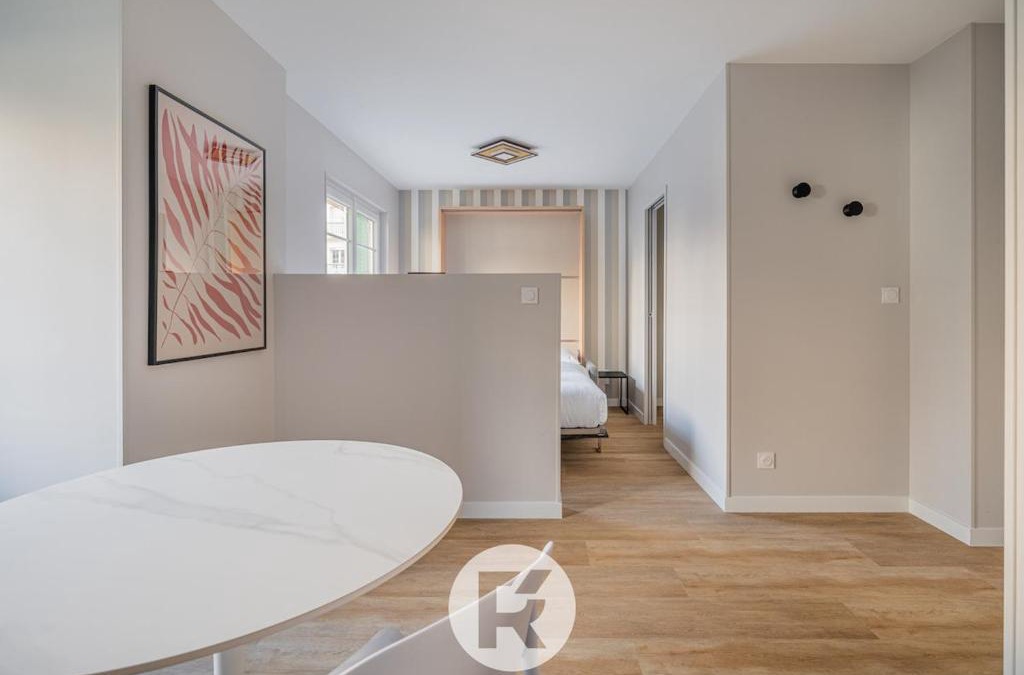 Quartier Exposition-Bajatiere Apartment | R'Appart L'atelier Voyageur S1