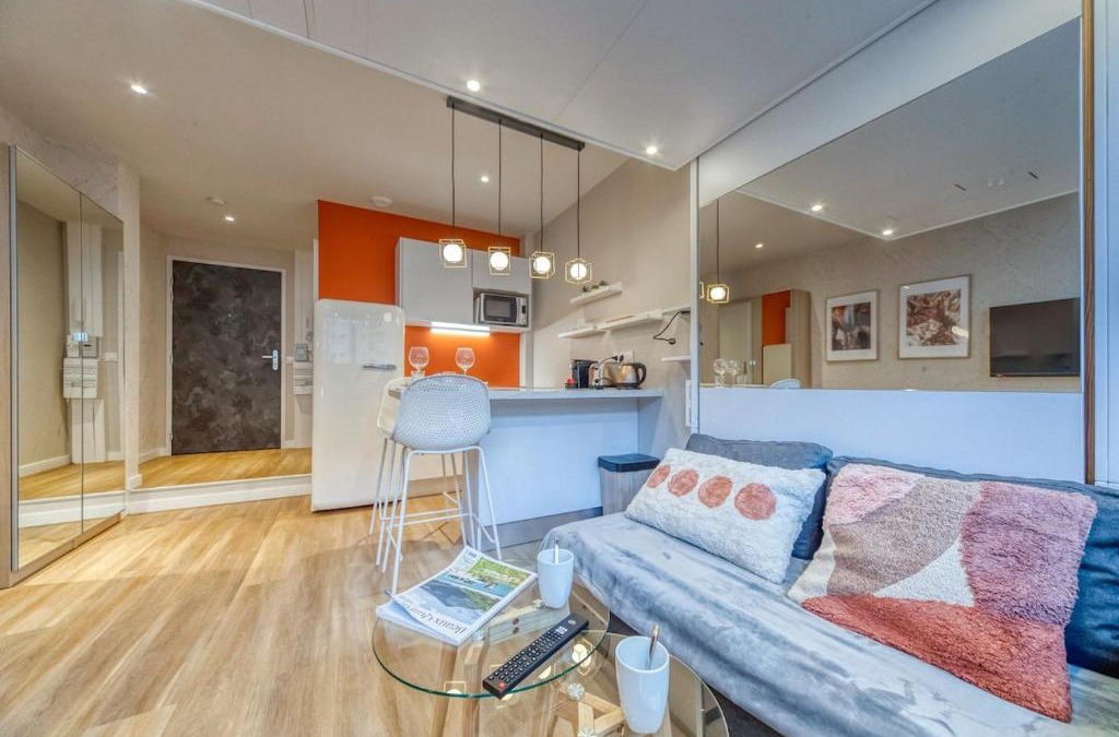 Quartier Capuche-Allies Apartment | R'Apparts Luxury Studio 8