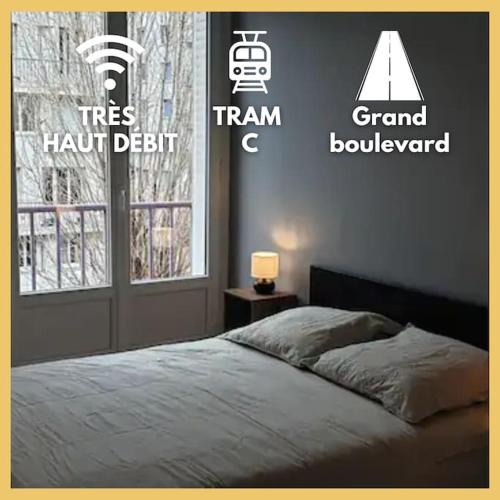 Quartier des Eaux-Claires Apartment | R'Apparts T2 Duplex Urbain