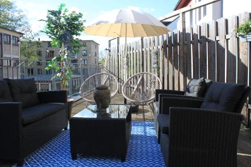 Borgfelde Apartment | R B Apartment Hamburg Family - 108 qm mit Dachterrasse - Badewanne & Dusche - kostenloses Parken - 2 Schlafzimmer