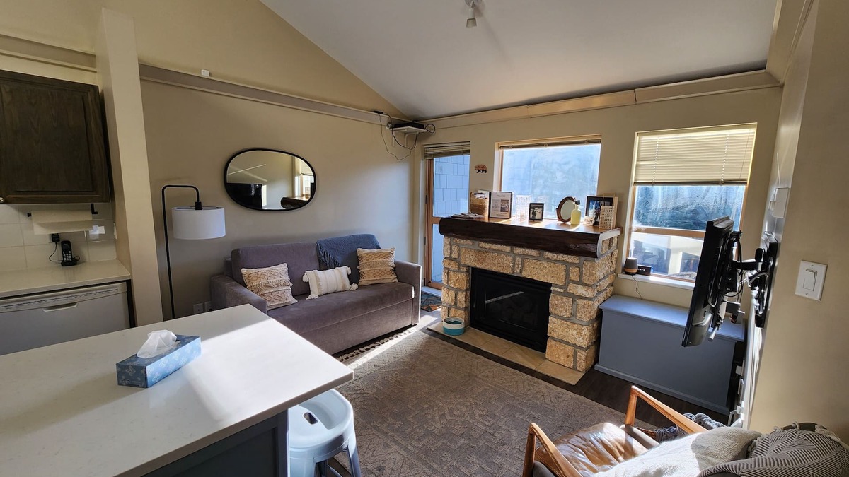 Village North Condo | R&R Retreat - In the Heart of the Village - 1 BEDROOM + LOFT