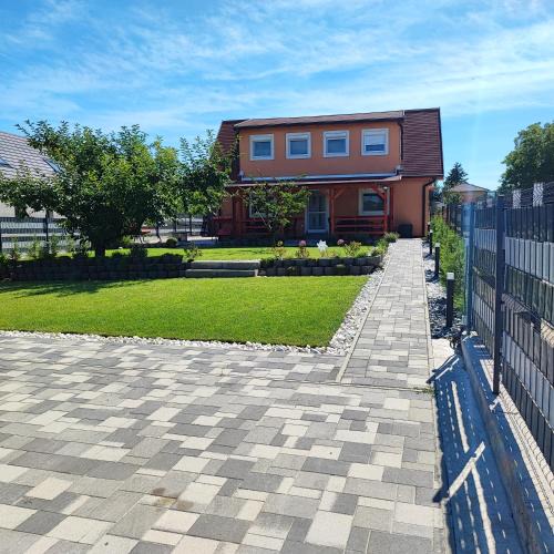 Balatonkenese House | R&R Vendégház Balatonkenese