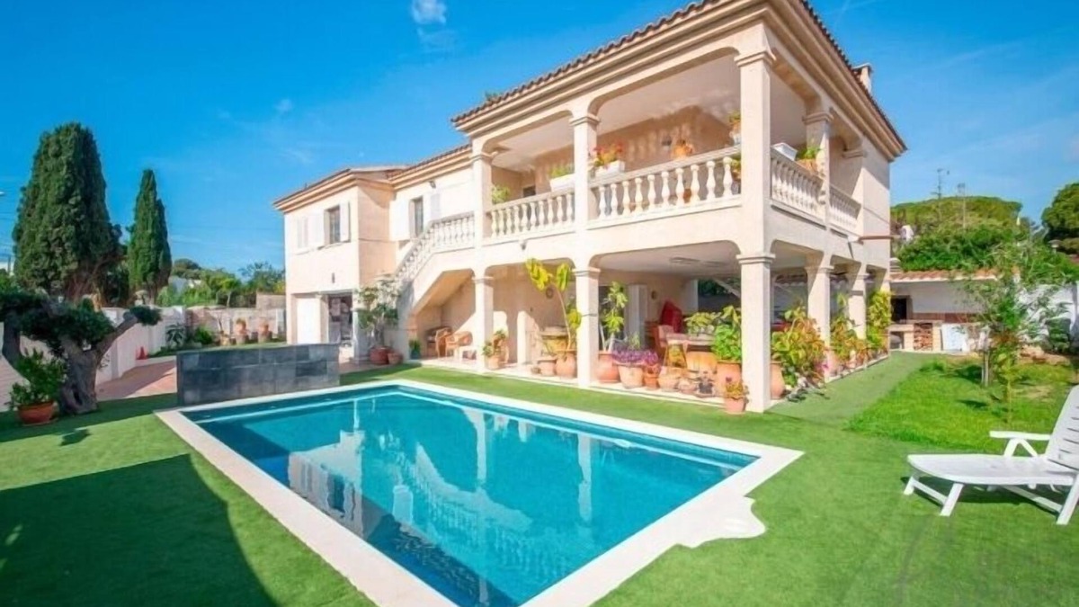 Comarruga Villa | R153 Villa con Piscina en Coma-ruga