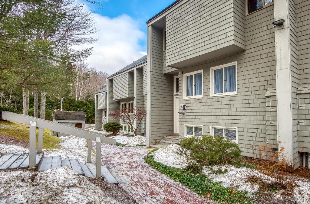 Bretton Woods Villa | R18 Affordable Ski-in Ski-out Bretton Woods Townhome mountain views