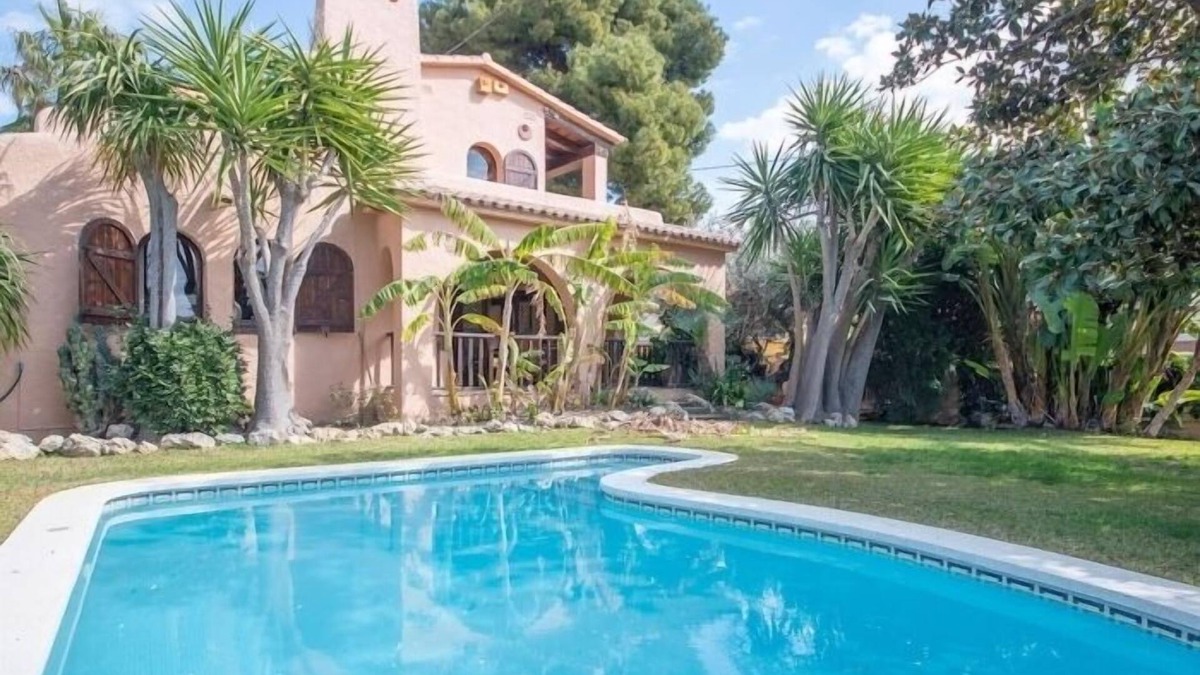 Segur de Calafell Villa | R84 Villa con Piscina y pista de Tenis