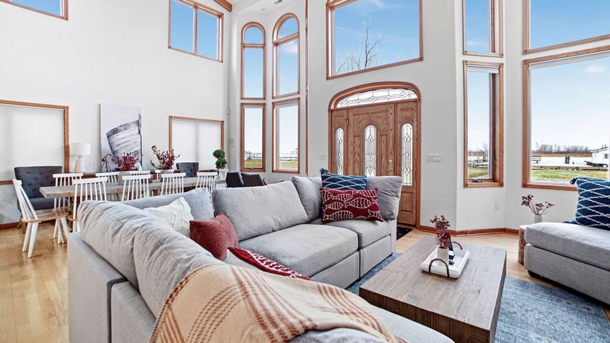 Pearl Beach House | Rabbu - The Dockside: 5 Bedroom | Algonac, MI