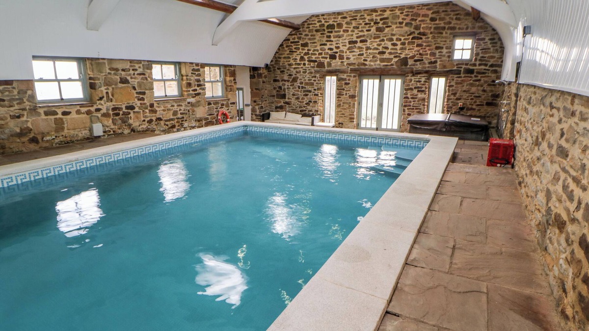 Wolsingham Cottage | RABY COTTAGE, pet friendly, with pool in Wolsingham