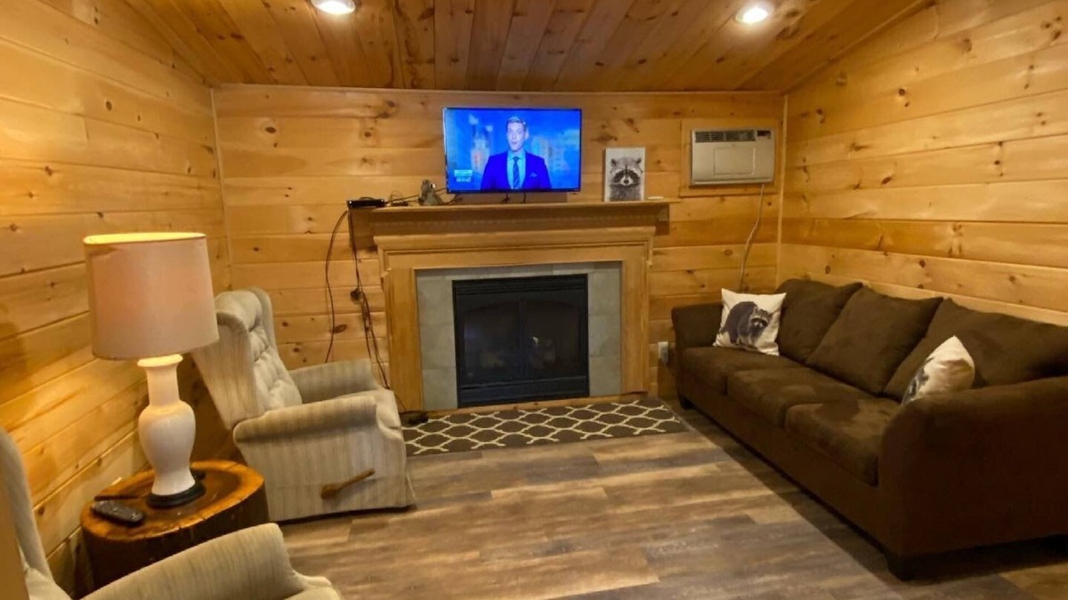 Chestertown Cabin | Raccoon Retreat, 2 Bedroom 1 Bath Cabin, Sleeps Up to 6 People