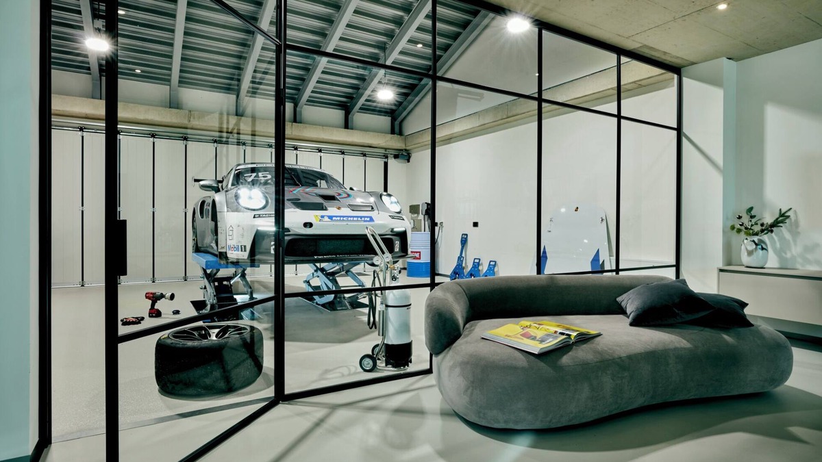 Bermel House | Racers Lodge "Grand Prix" with lifting platform and double garage, near Nürburgring