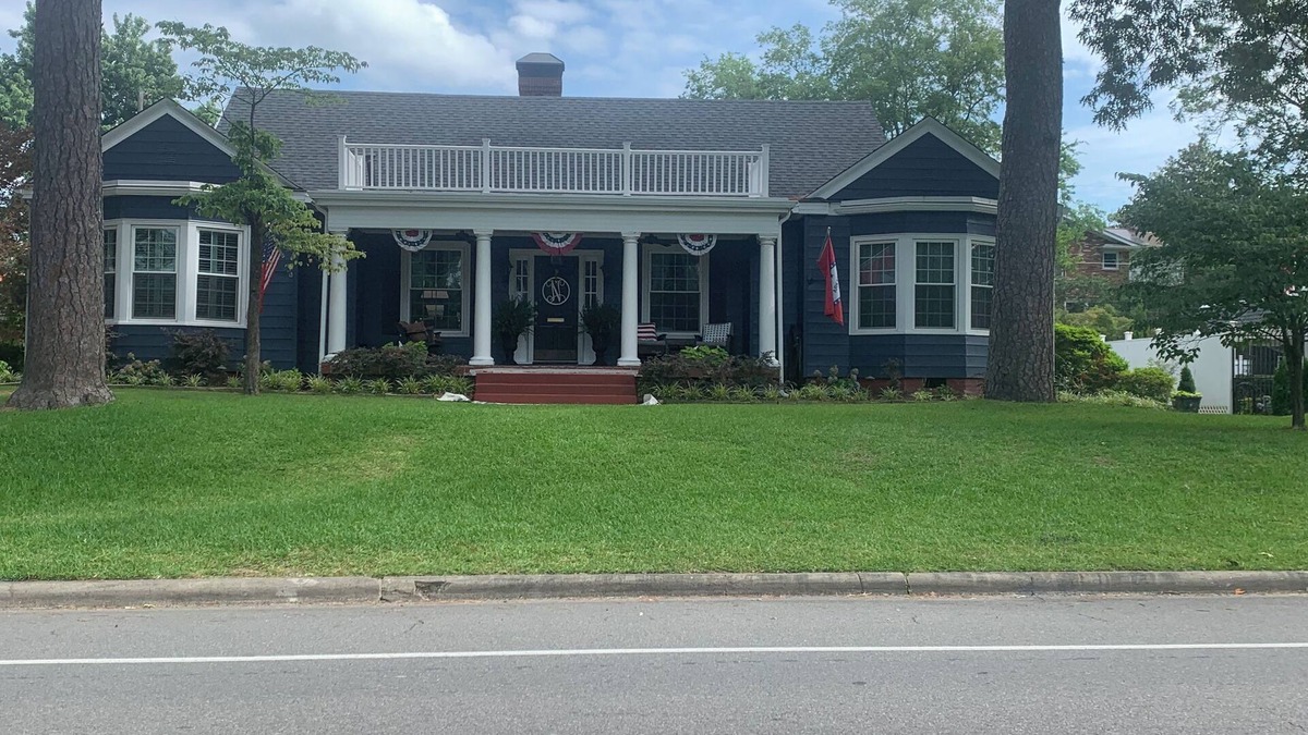Hot Springs Apartment | Racetrack Guest Quarters -Walk to Oaklawn Resort/Majestic Park! 1.1 mi downtown
