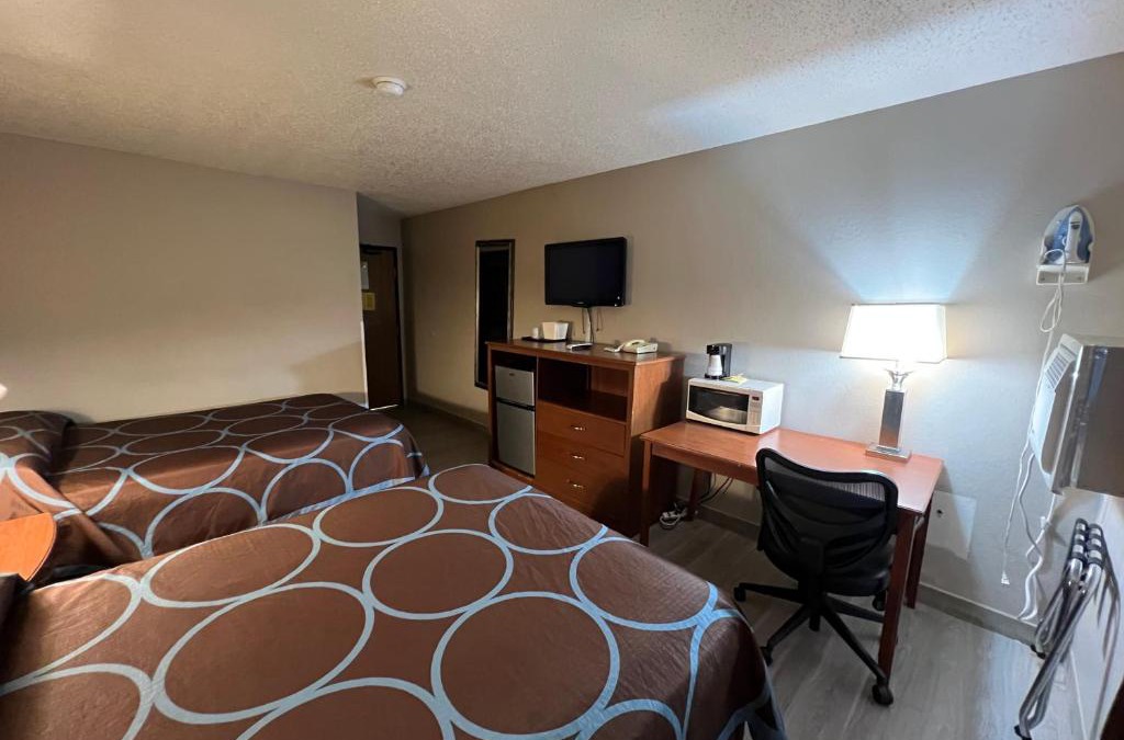 Villa Heights Hotel | Raceway inn