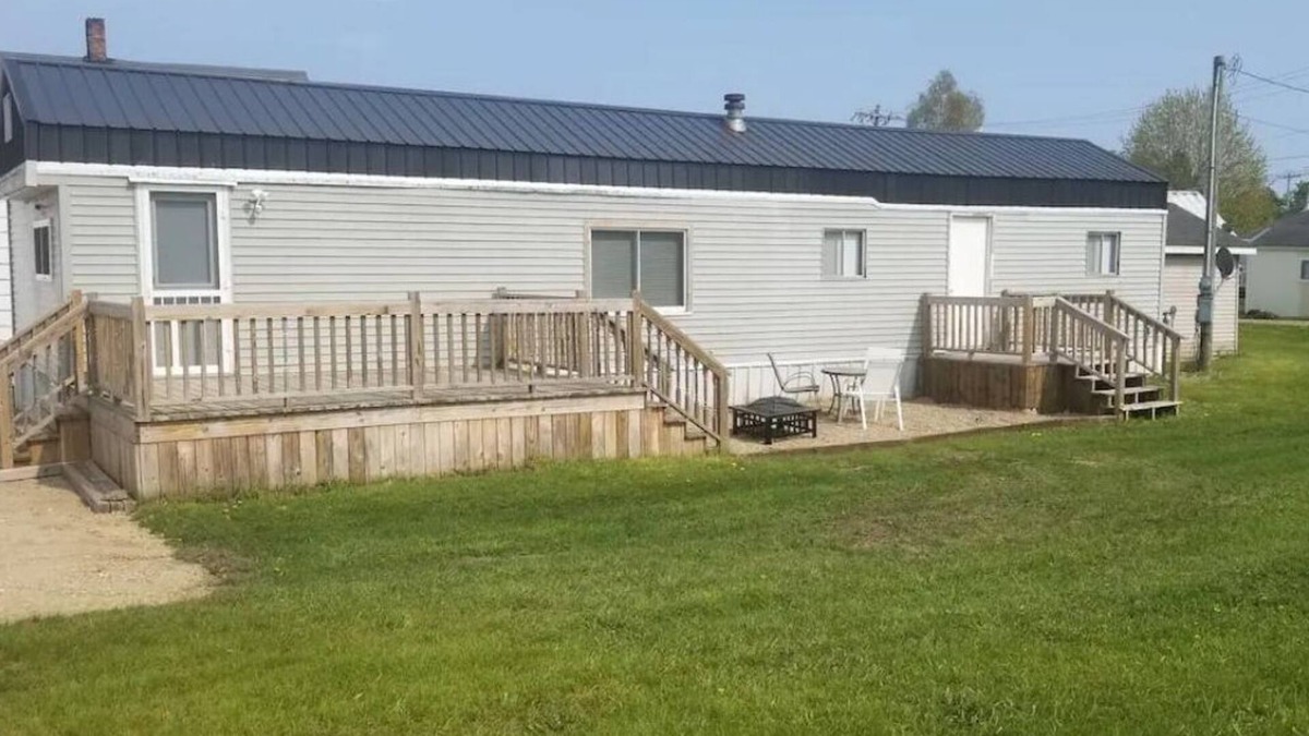 Newberry House | Racing through the trails rental! Close to trails with plenty of space.