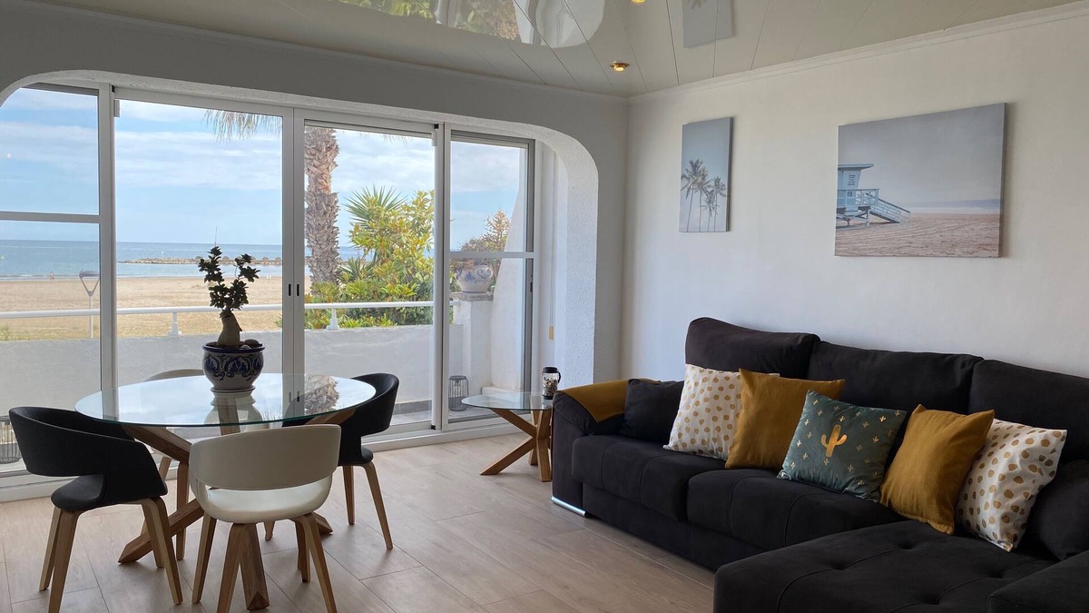 Cunit House | RACUNIT, our beachfront house in Cunit, between Barcelona and Tarragona.