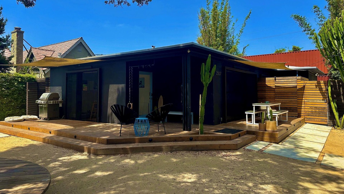 Mar Vista House | Rad Stay Mar Vista. Open concept two bedroom house with large private yard.