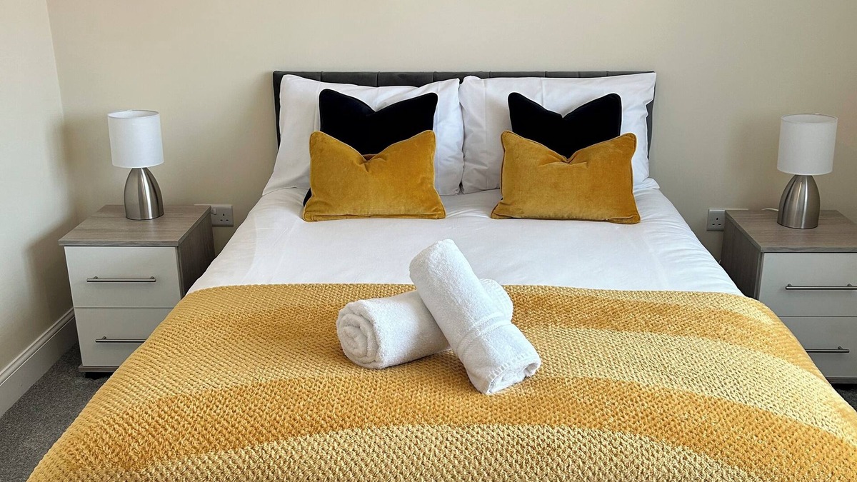 Radbourne House | Radbourne House - Spacious 2 Bed, Home from Home