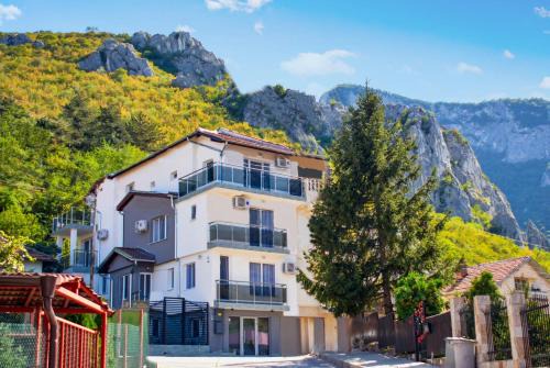 Vratsa House | Rade III-Vratsa Exclusive mountain view