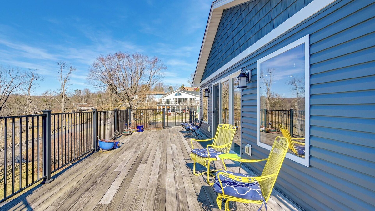 Ingles House | Radford Home w/Wraparound Deck!