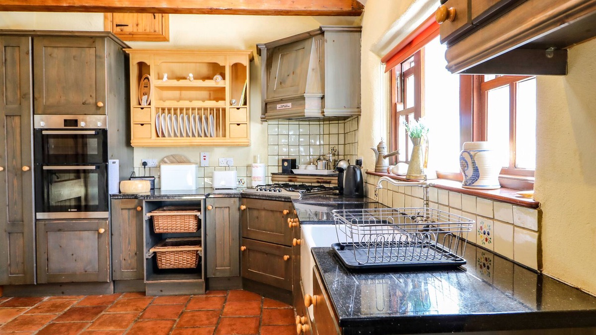 Annagry Cottage | RADHARC NA NOILEÁN, pet friendly in Kincasslagh, County Donegal