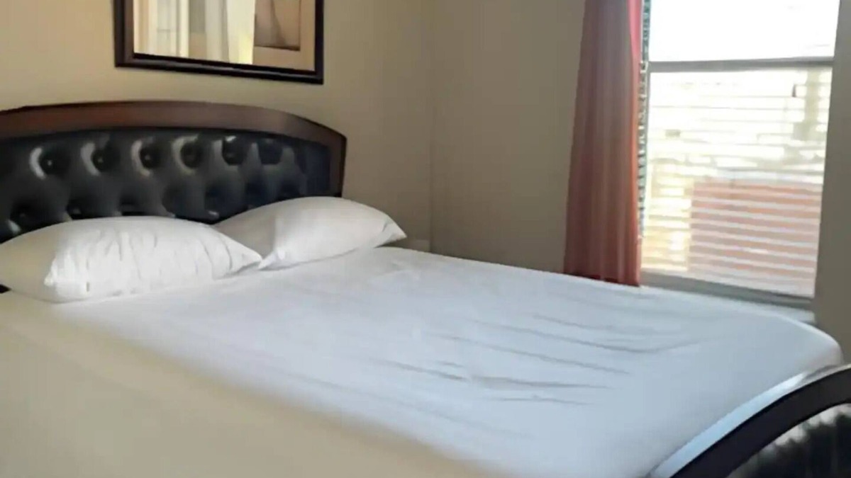 Downtown Memphis Apartment | Radiant and Cozy