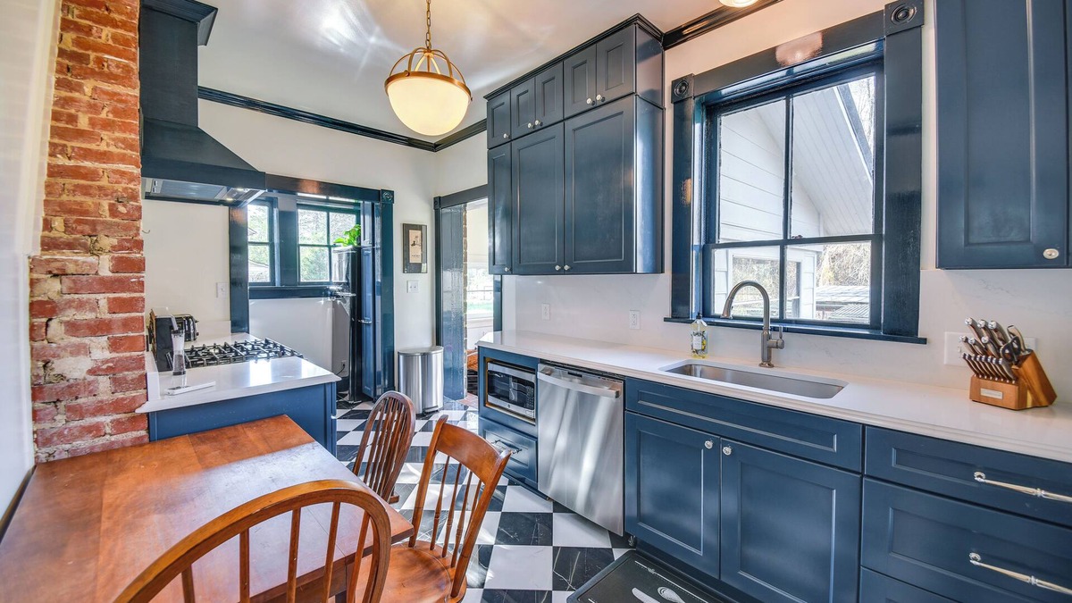 Zanoni House | Radiant Gloucester House w/Private Porch!