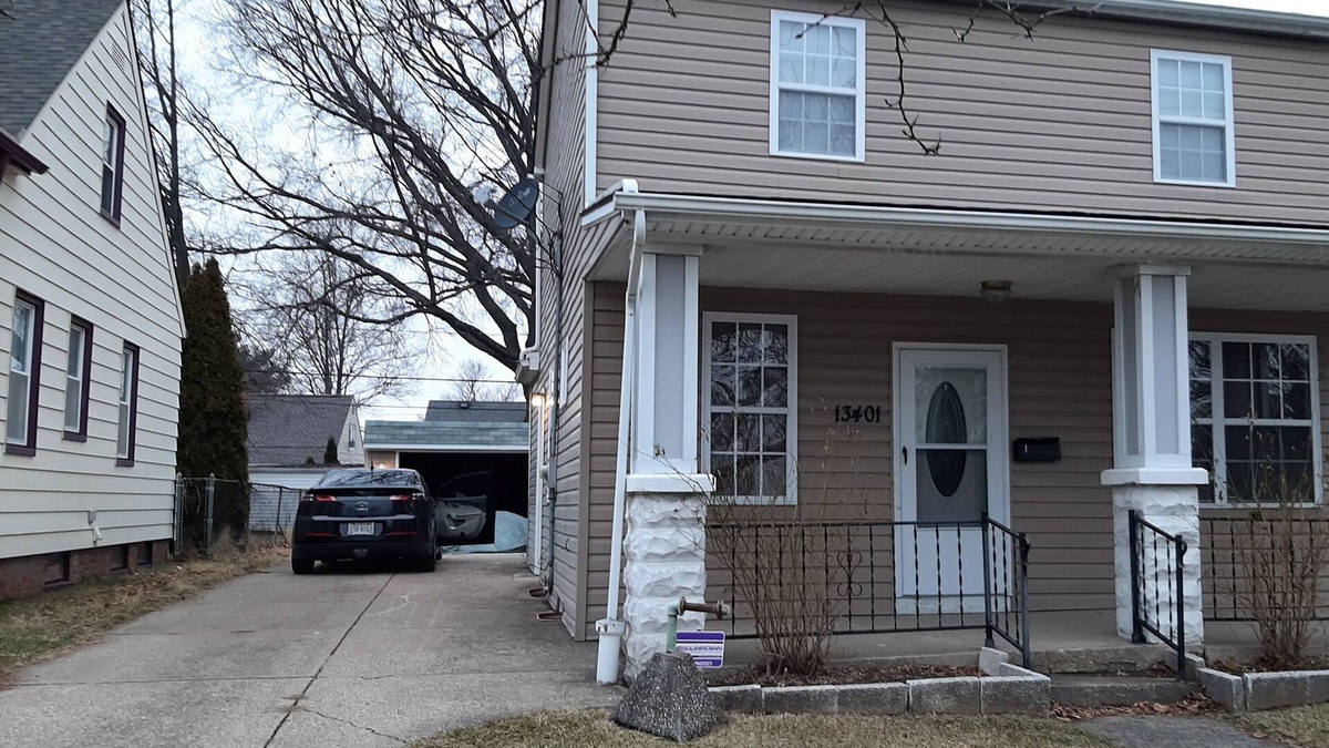 Garfield Heights House | Radiant Rockside Retreat, Fast internet, Self-check in, 3 bdrm, office, garage.