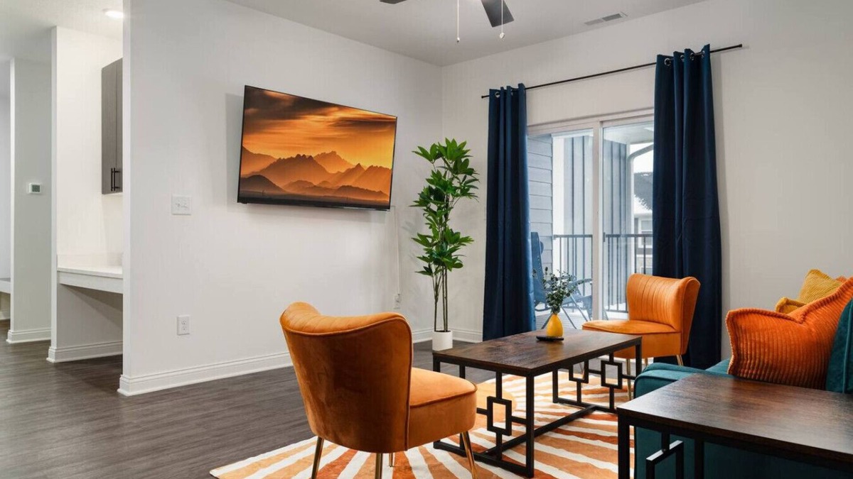 Whitestown Apartment | Radiant Vibes Spacious 2BR 2BA 2 King Beds Gym WFH