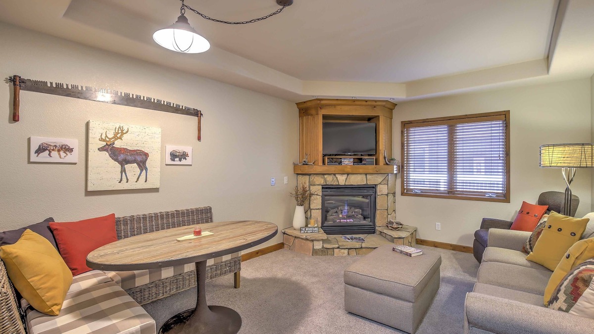 Four O'Clock Condo | Raft, Hike + Bike: Breck Studio, Walk to Main St!