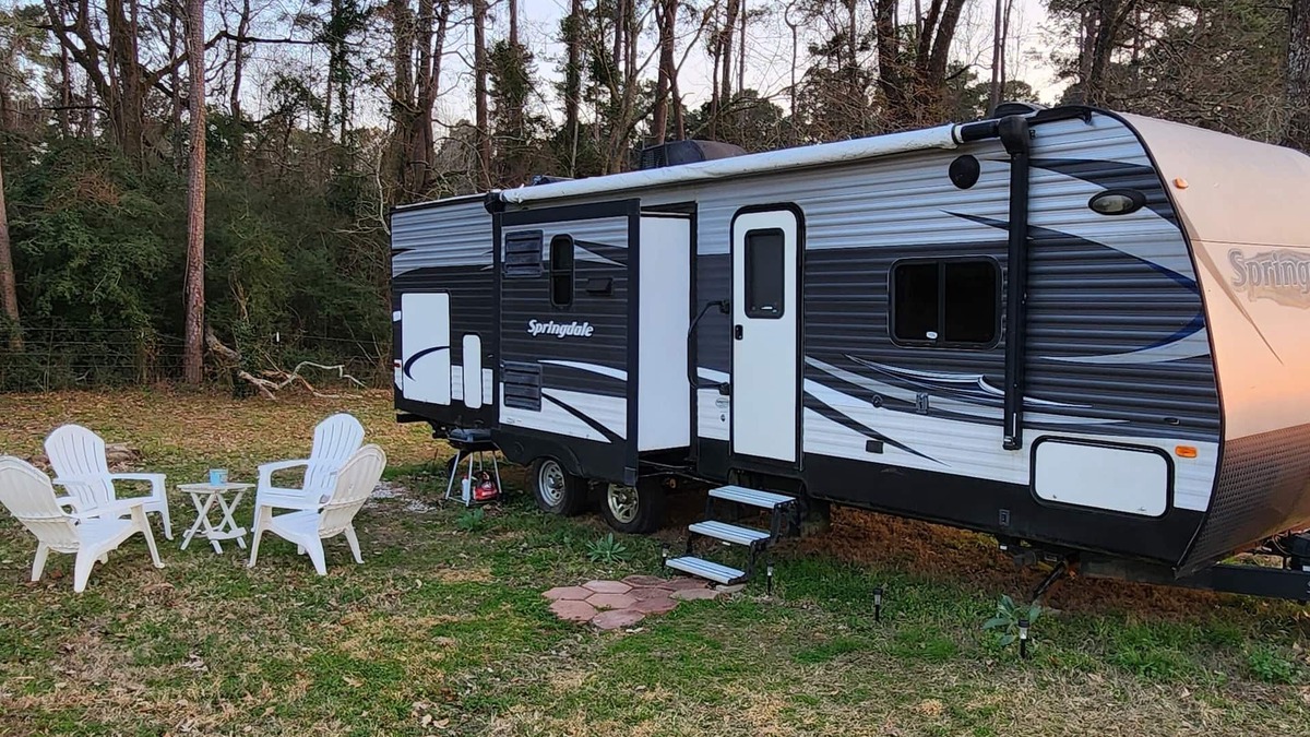 New Waverly House | RafterTFarm - The Star: Cozy Ranch Stay in an RV