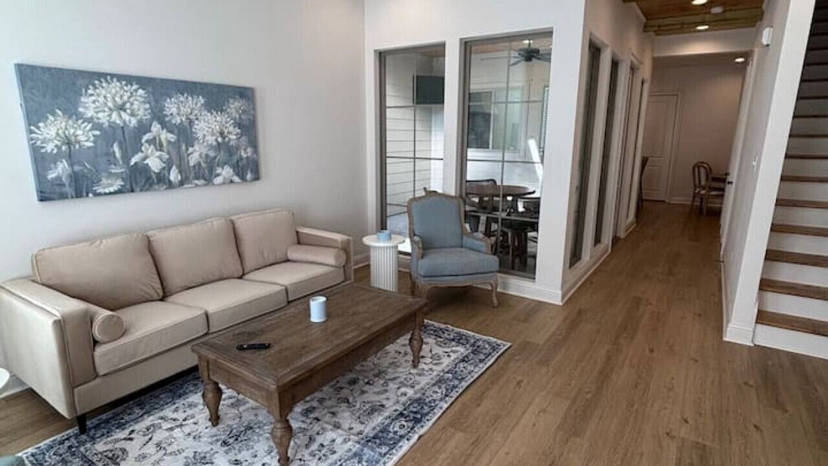 Lafayette House | Ragin Cajun House-KING Beds-Prime Spot-Soaker Tub