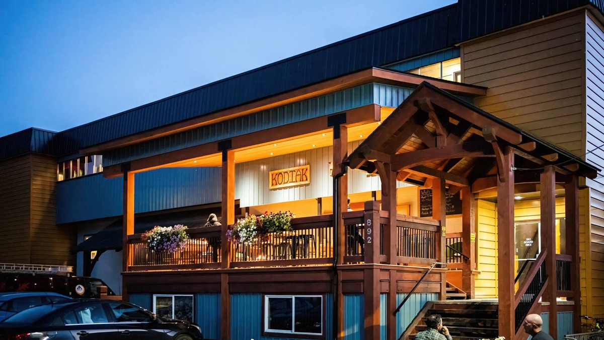 East Kootenay Hotel | Raging Elk Adventure Lodging
