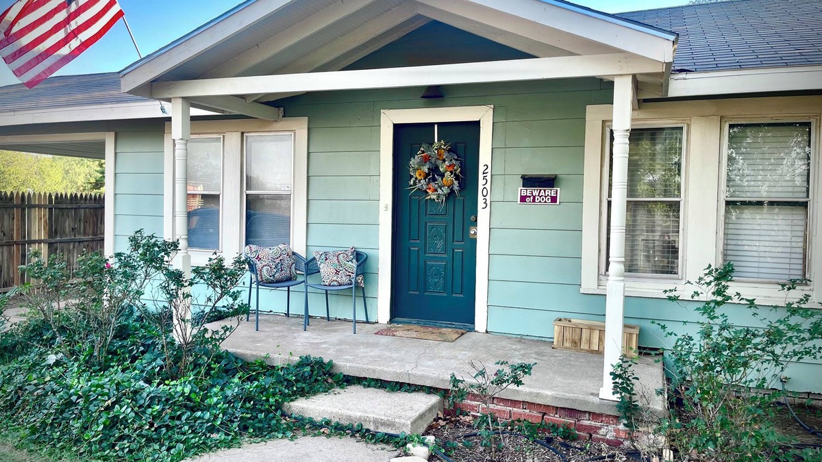 Heart of Lubbock House | Raider Retreat- Cozy 2-Bed 1-Bath House Near TTU and Downtown LBK, Pet Friendly