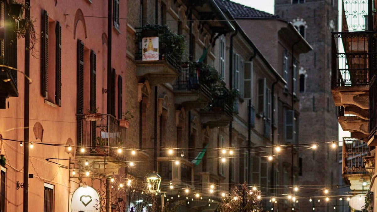 Asti Apartment | Railing house in the historic center of Asti