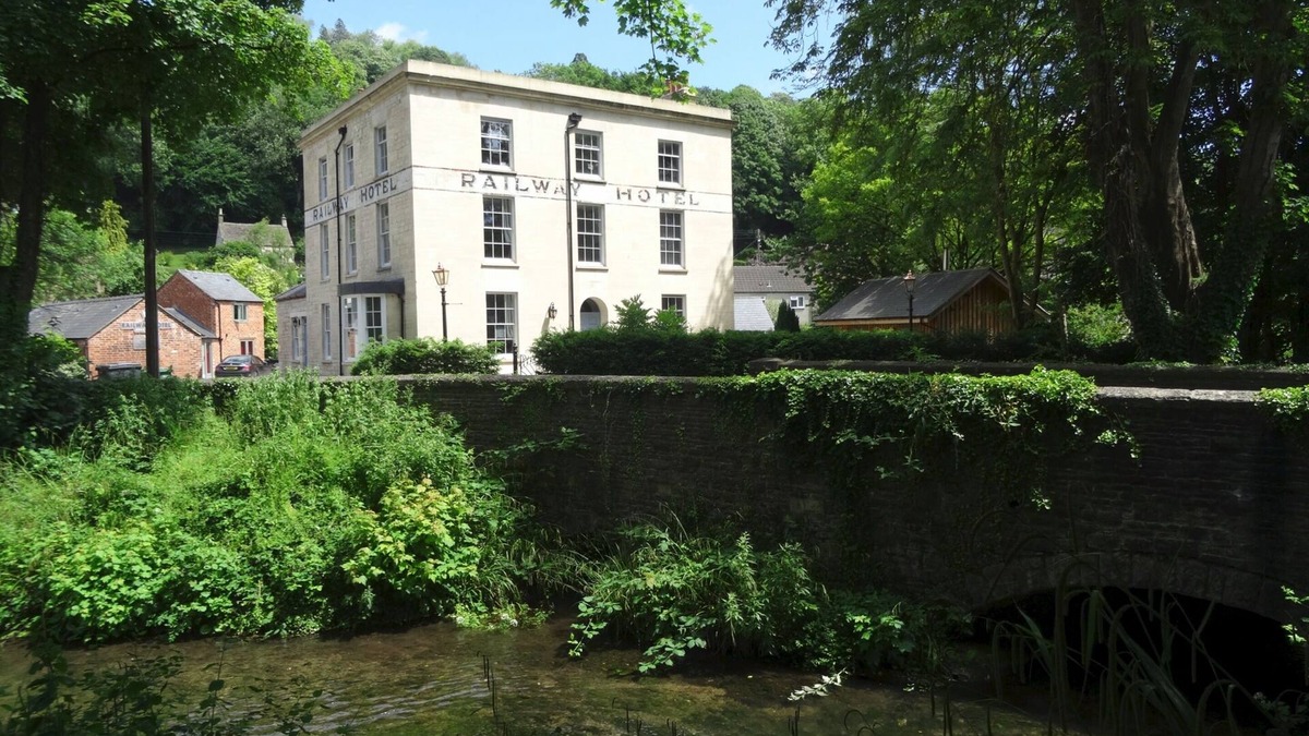 Nailsworth Condo | Railway Apartments