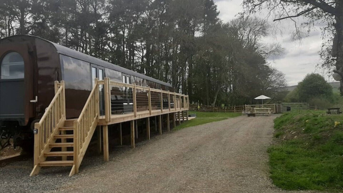 Hallington House | Railway carriage - perfect for families,friends or couples in a perfect location