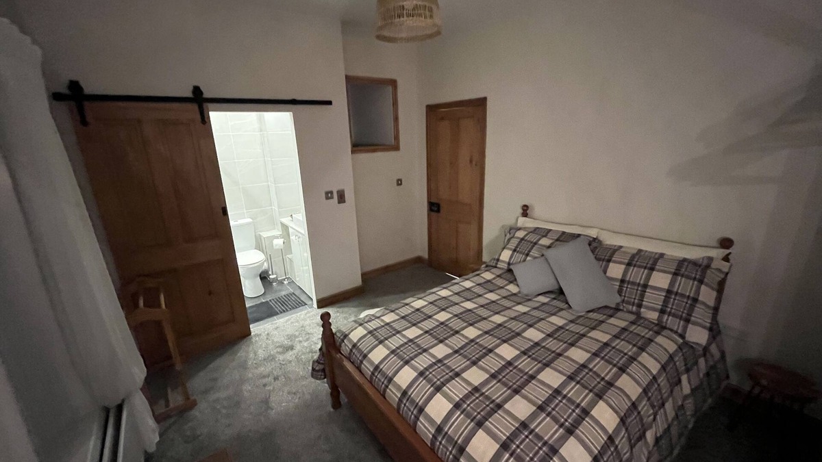 Blyth Cottage | Railway Cottage Retreat:15min walk to Beach:Beautiful Coastline: Parking: Wifi