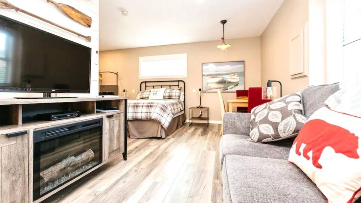 Shawnigan Lake Apartment | Rain Coast Retreat at Shawnigan Lake