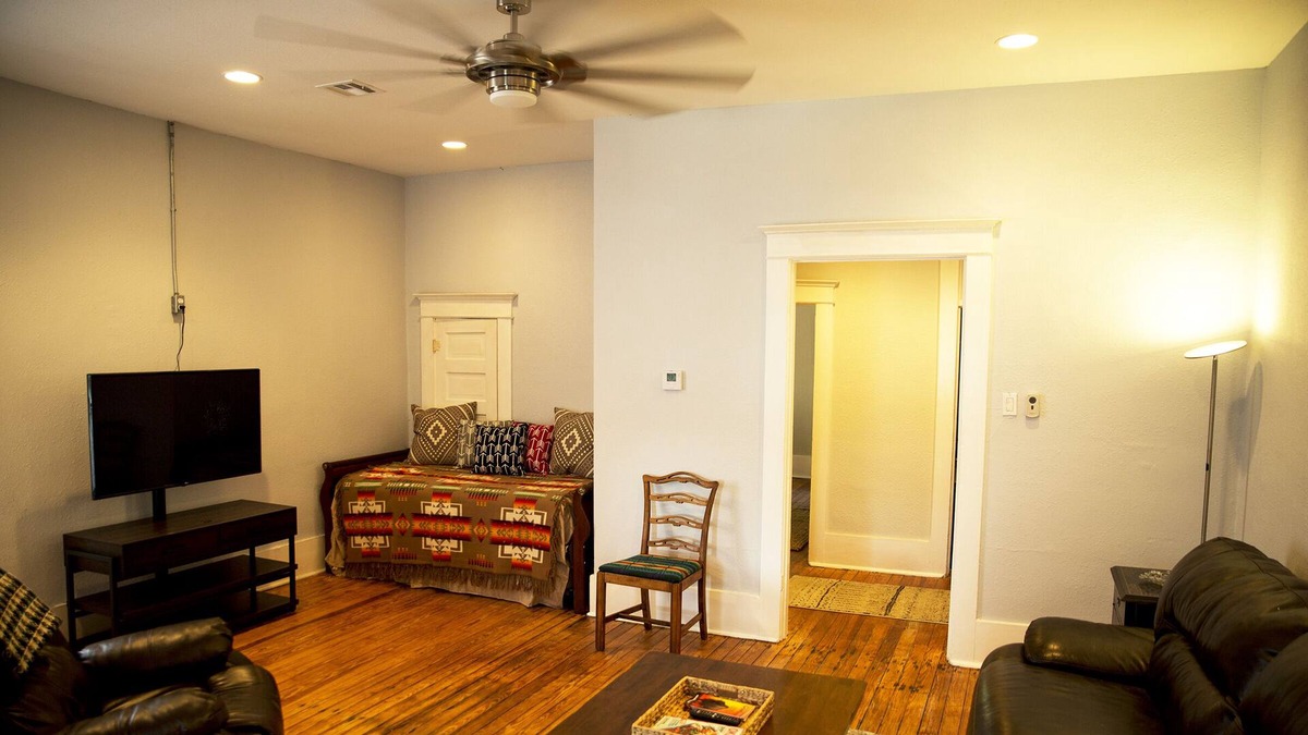Pawhuska Apartment | Rain Song Loft, Pawhuska OK (Across from PW Mercantile)