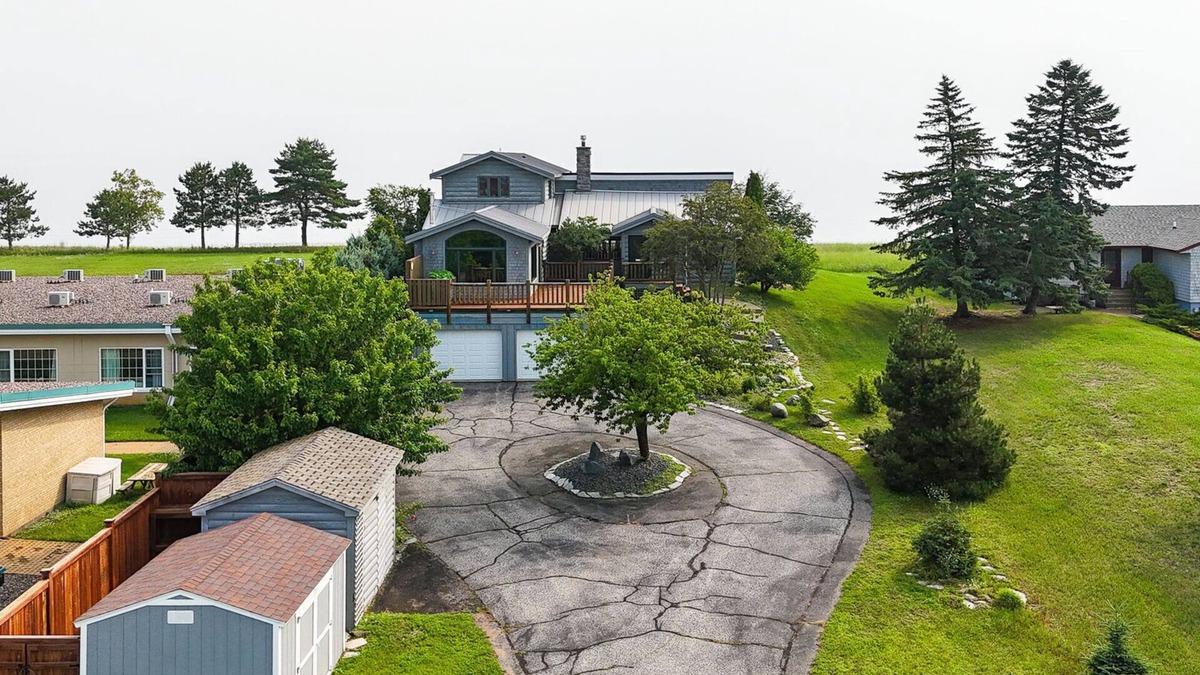 Park Point House | Rainbow Beach on Lake Superior | A Lakeside Escape on Park Point