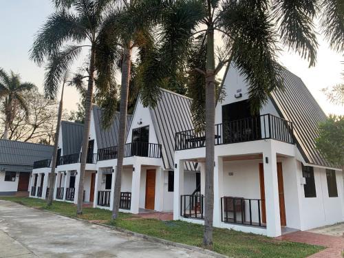 Kamphaeng Phet Resort | RainBow House Resort