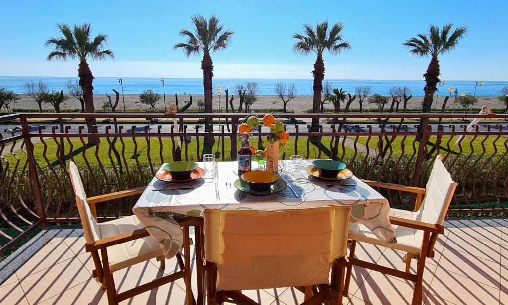 Praia a Mare Apartment | Rainbow Seafront Apartment