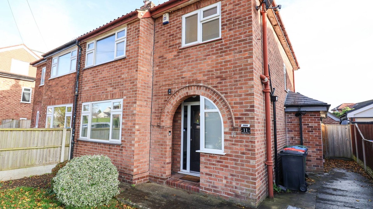 Rowton House | RAINBOWS END, with a garden in Christleton