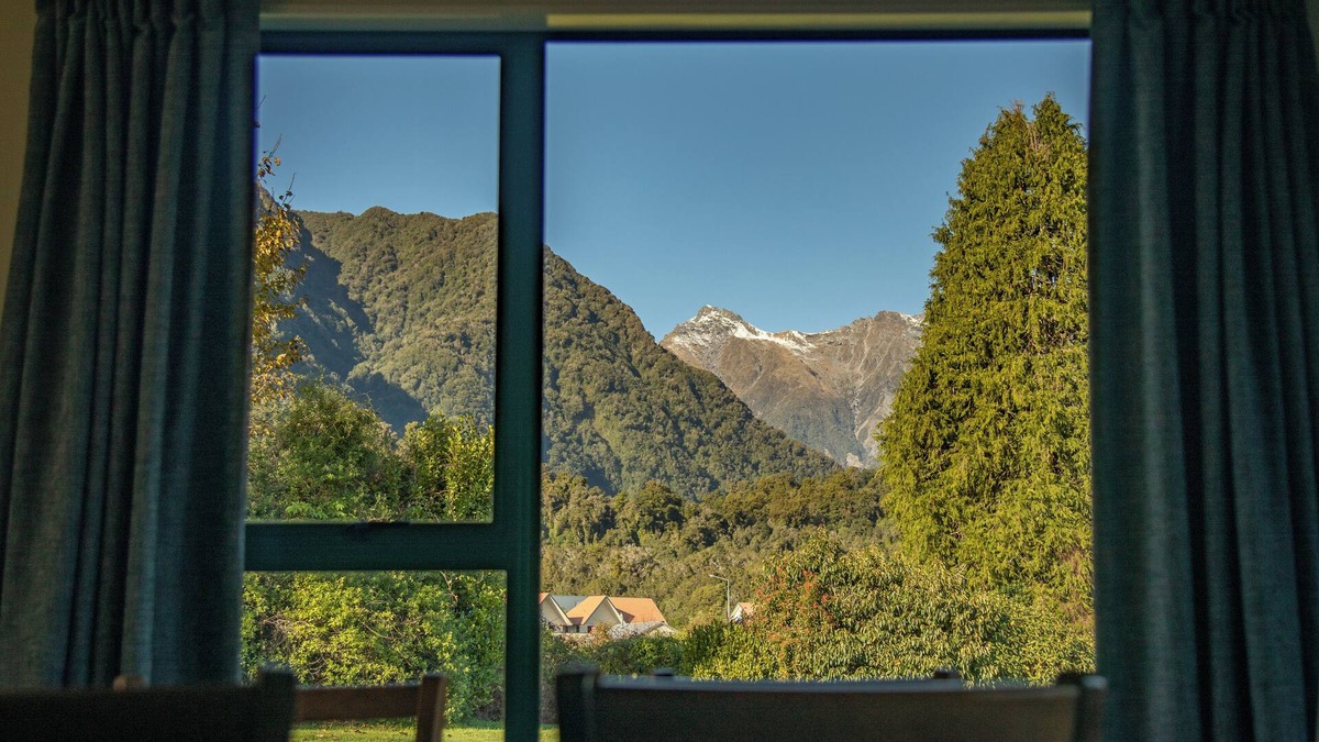 Fox Glacier Hotel | Rainforest Motel