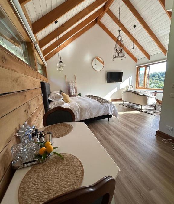 Cockatoo Cabin | Rainy Hill Retreat - The Loft