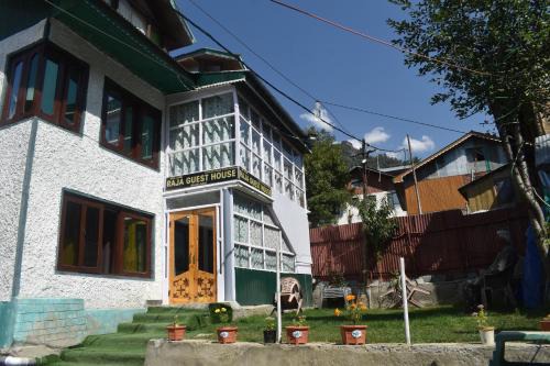 Laripora Hotel | Raja Guest House Pahalgam Jammu And Kashmir India
