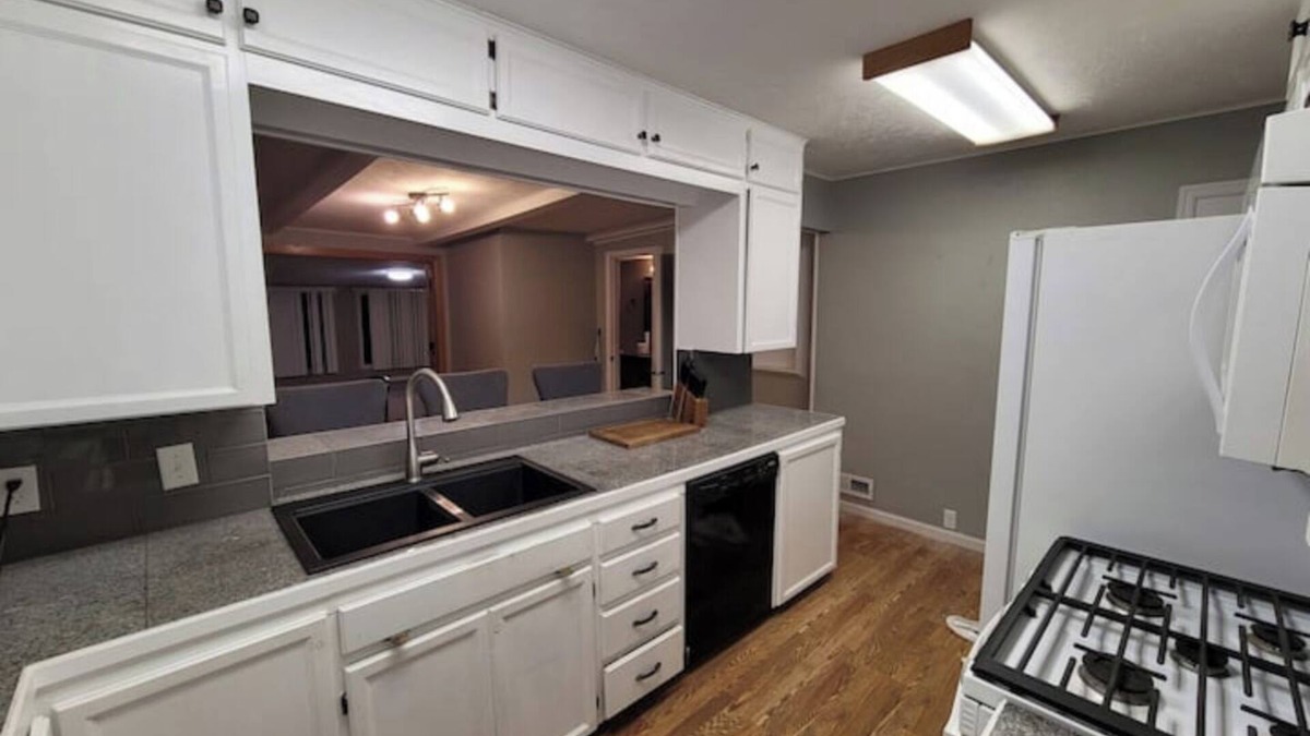 South Central Omaha House | Ralston Cottage Vibes with HUGE family room