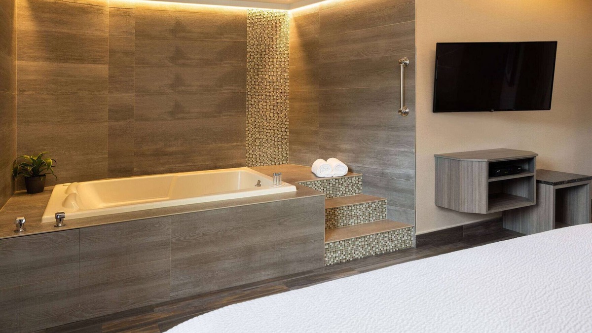 Co-op City Hotel | Ramada by Wyndham Bronx