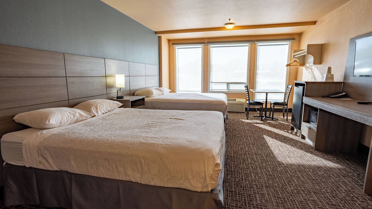 East Kootenay Hotel | Ramada by Wyndham Cranbrook